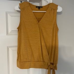 Women’s sleeveless bottom side tie top (small )